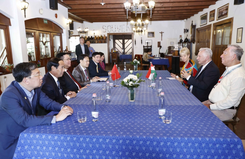 Chủ tịch Quốc hội Vương Đình Huệ thăm thành phố Albertirsa và tiếp Phó Chủ tịch Quốc hội Hungary