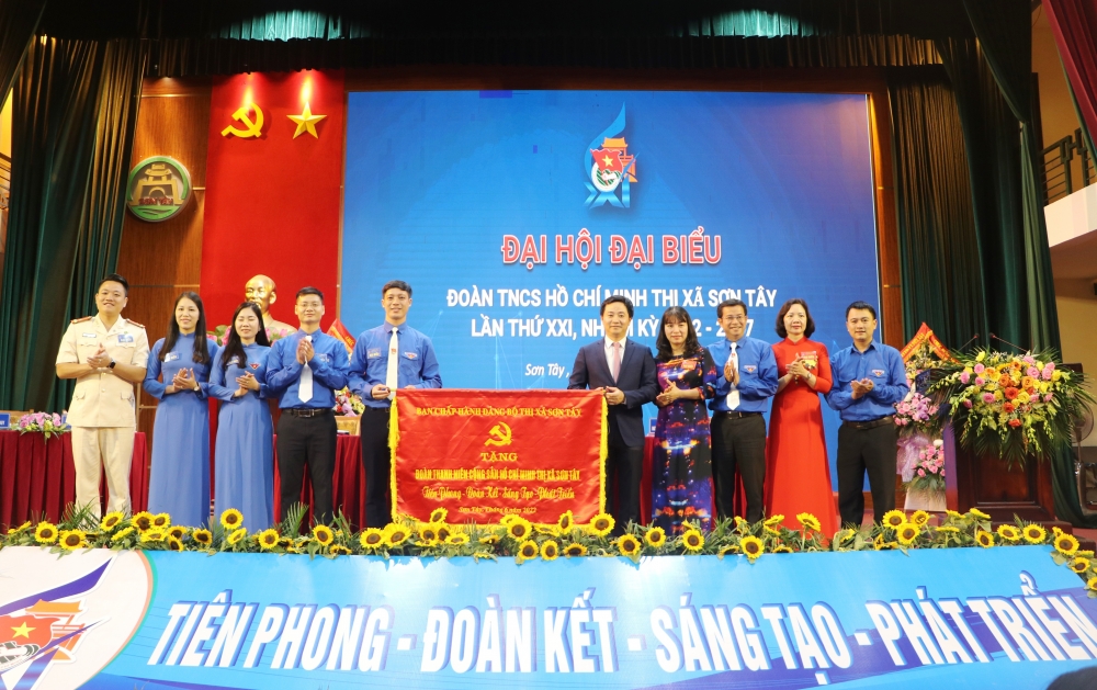 Đồng chí Nguyễn Huy Cận tiếp tục được tín nhiệm bầu làm Bí thư Thị đoàn Sơn Tây