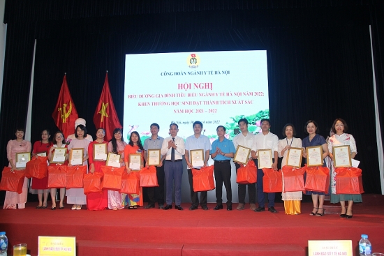 Công đoàn ngành Y tế Hà Nội biểu dương, khen thưởng 175 gia đình tiêu biểu