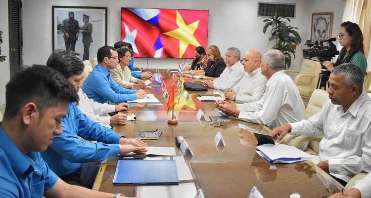 Đoàn đại biểu Công đoàn Việt Nam thăm và làm việc tại Cuba