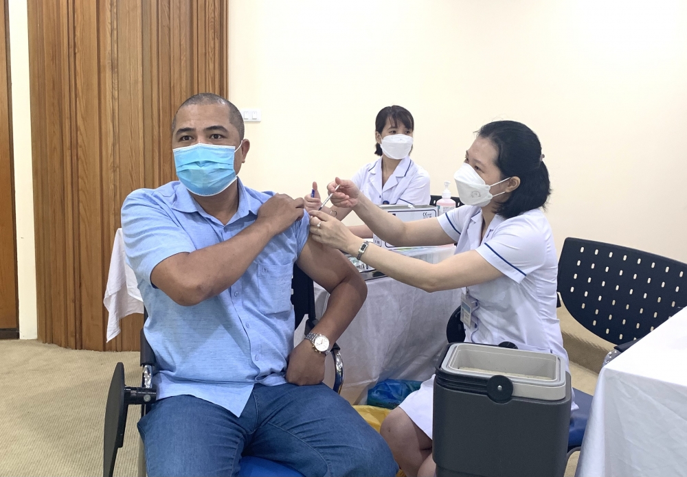 Phát động tiêm vắc xin phòng, chống Covid-19 mũi 3 và mũi 4 cho công nhân, viên chức, lao động