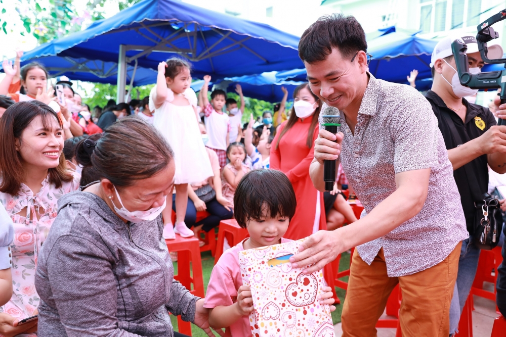 Chia sẻ kiến thức làm cha mẹ tới hàng trăm giáo viên, phụ huynh thành phố Hồ Chí Minh