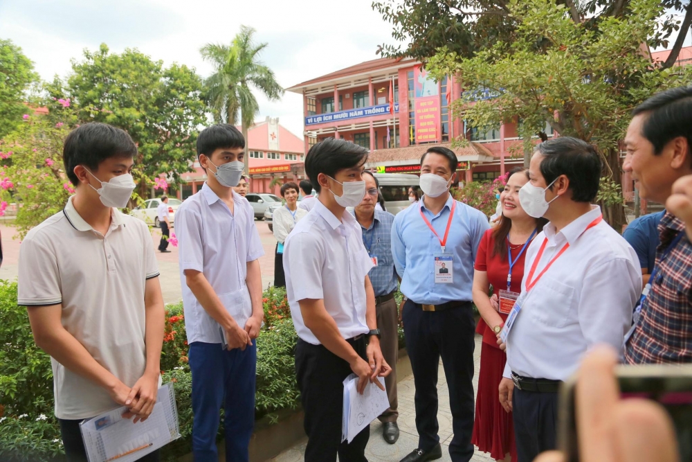 Bộ trưởng Nguyễn Kim Sơn kiểm tra công tác tổ chức thi tốt nghiệp THPT tại tỉnh Quảng Trị