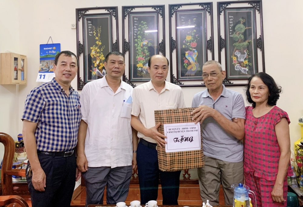 Huyện Thanh Trì tri ân các gia đình chính sách nhân ngày Thương binh liệt sĩ