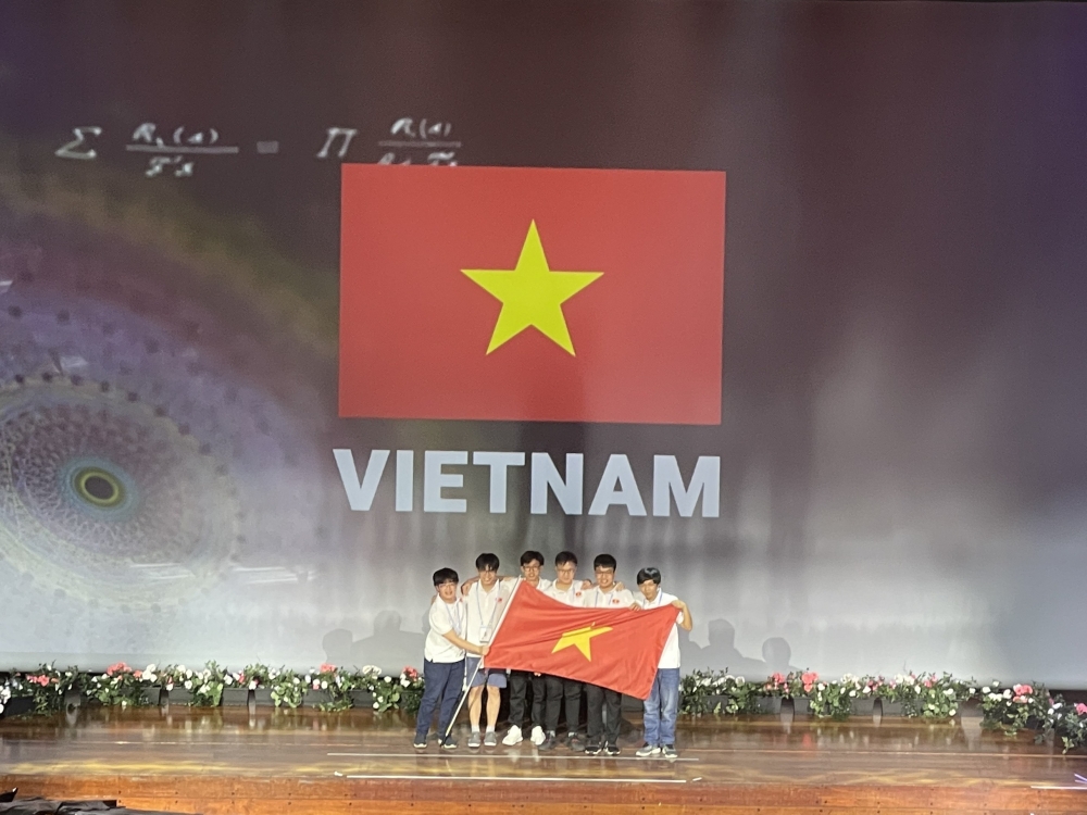 Cả 6/6 học sinh Việt Nam giành Huy chương tại Olympic Toán học quốc tế.