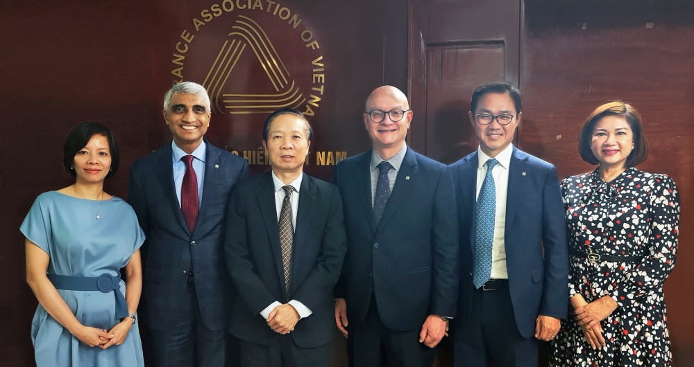 CEO Manulife Châu Á cam kết đầu tư lâu dài vào lĩnh vực chăm sóc sức khỏe tại Việt Nam
