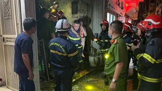 4 người thoát nạn trong vụ cháy nhà số 378 phố Phúc Tân