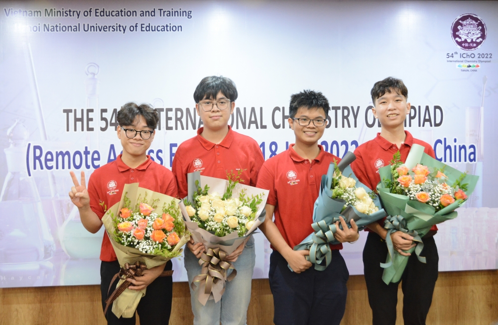 4/4 học sinh Việt Nam giành Huy chương Vàng tại Olympic Hoá học quốc tế