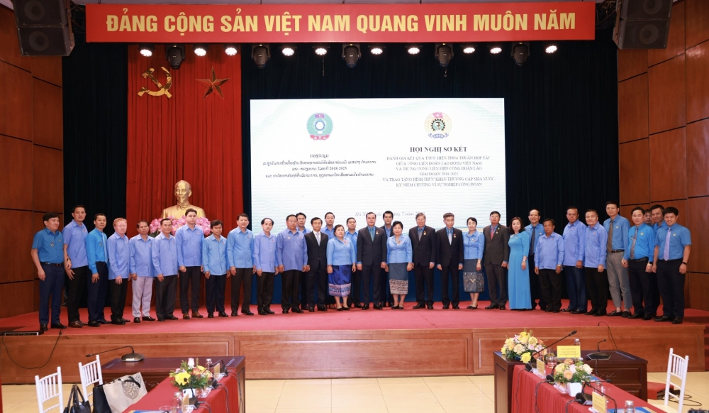 Tổng LĐLĐ Việt Nam và Trung ương LHCĐ Lào: Tăng cường hợp tác toàn diện, hỗ trợ nhau cùng phát triển