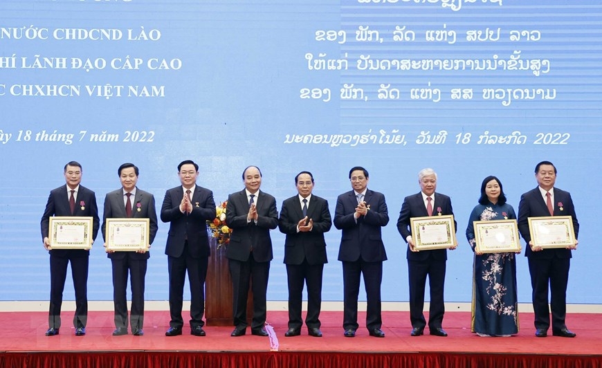 Lãnh đạo cấp cao Việt Nam nhận Huân chương của Nhà nước Lào Lãnh đạo cấp cao Việt Nam nhận Huân chương của Nhà nước Lào