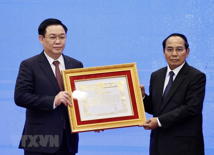 Lãnh đạo cấp cao Việt Nam nhận Huân chương của Nhà nước Lào Lãnh đạo cấp cao Việt Nam nhận Huân chương của Nhà nước Lào