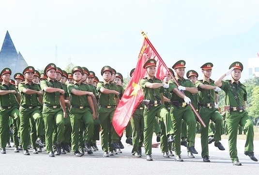 Cảnh sát Việt Nam mưu trí, dũng cảm, vì nước, vì dân quên thân phục vụ