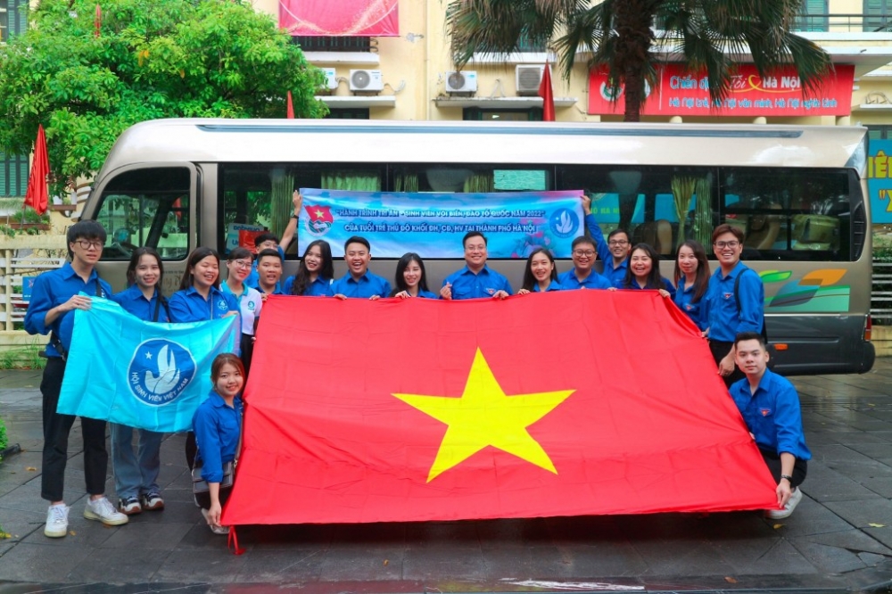 Thành đoàn - Hội Sinh viên Việt Nam thành phố Hà Nội tổ chức lễ xuất quân “Hành trình tri ân - Sinh viên với biển, đảo Tổ quốc” năm 2022. (Ảnh: Thành Trung)