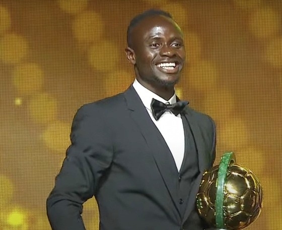 Sadio Mane lần thứ 2 liên tiếp được vinh danh là Cầu thủ xuất sắc nhất châu Phi.