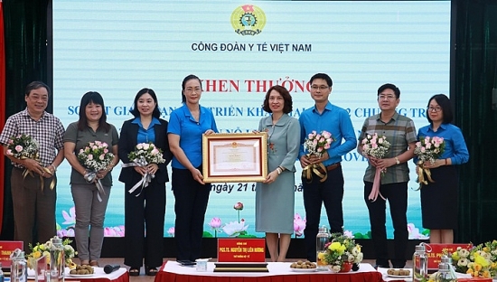 Công đoàn Y tế Việt Nam đón nhận Bằng khen của Thủ tướng Chính phủ