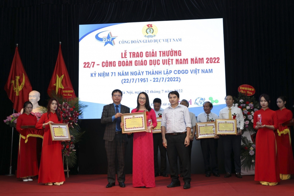 22 cán bộ Công đoàn tiêu biểu nhận “Giải thưởng 22.7 - Công đoàn Giáo dục Việt Nam” năm 2022