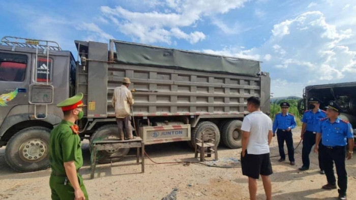Hà Nội quyết liệt xử lý hơn 1.000 trường hợp xe quá tải, quá khổ