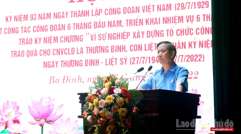 Phó Chủ tịch LĐLĐ thành phố Hà Nội Phạm Bá Vĩnh phát biểu chỉ đạo tại Hội nghị.