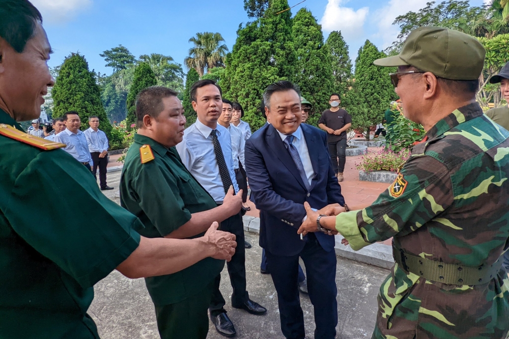Chủ tịch UBND Thành phố Hà Nội Trần Sỹ Thanh thăm hỏi thương binh, cựu binh chiến trường Vị Xuyên