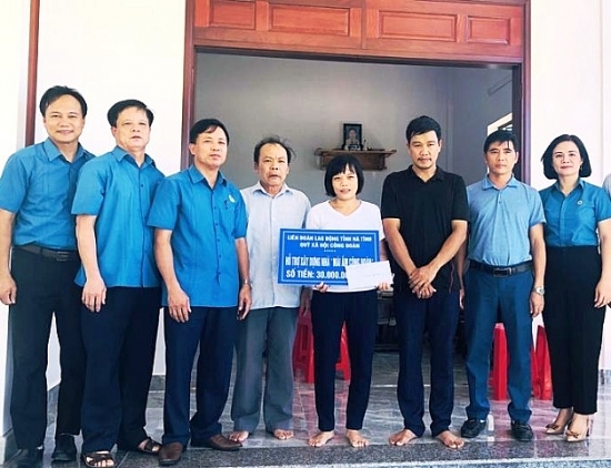 LĐLĐ tỉnh Hà Tĩnh hỗ trợ làm mới, sửa chữa lại 26 mái ấm cho đoàn viên