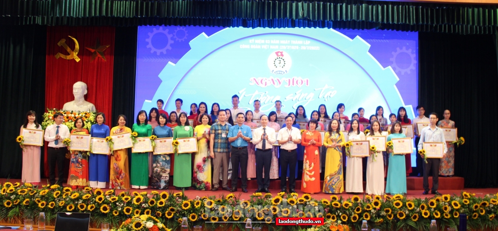 LĐLĐ quận Long Biên: Khen thưởng 6 tập thể, 81 cá nhân xuất sắc trong thực hiện Chương trình 1 triệu sáng kiến