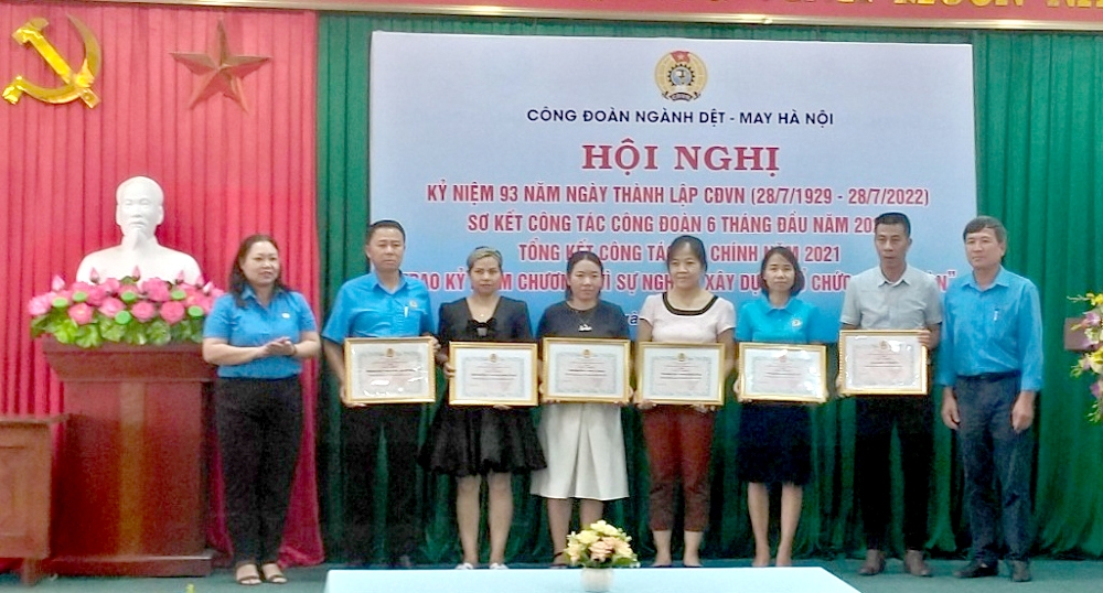 Công đoàn ngành Dệt - May Hà Nội thiết thực kỷ niệm 93 năm Ngày thành lập Công đoàn Việt Nam