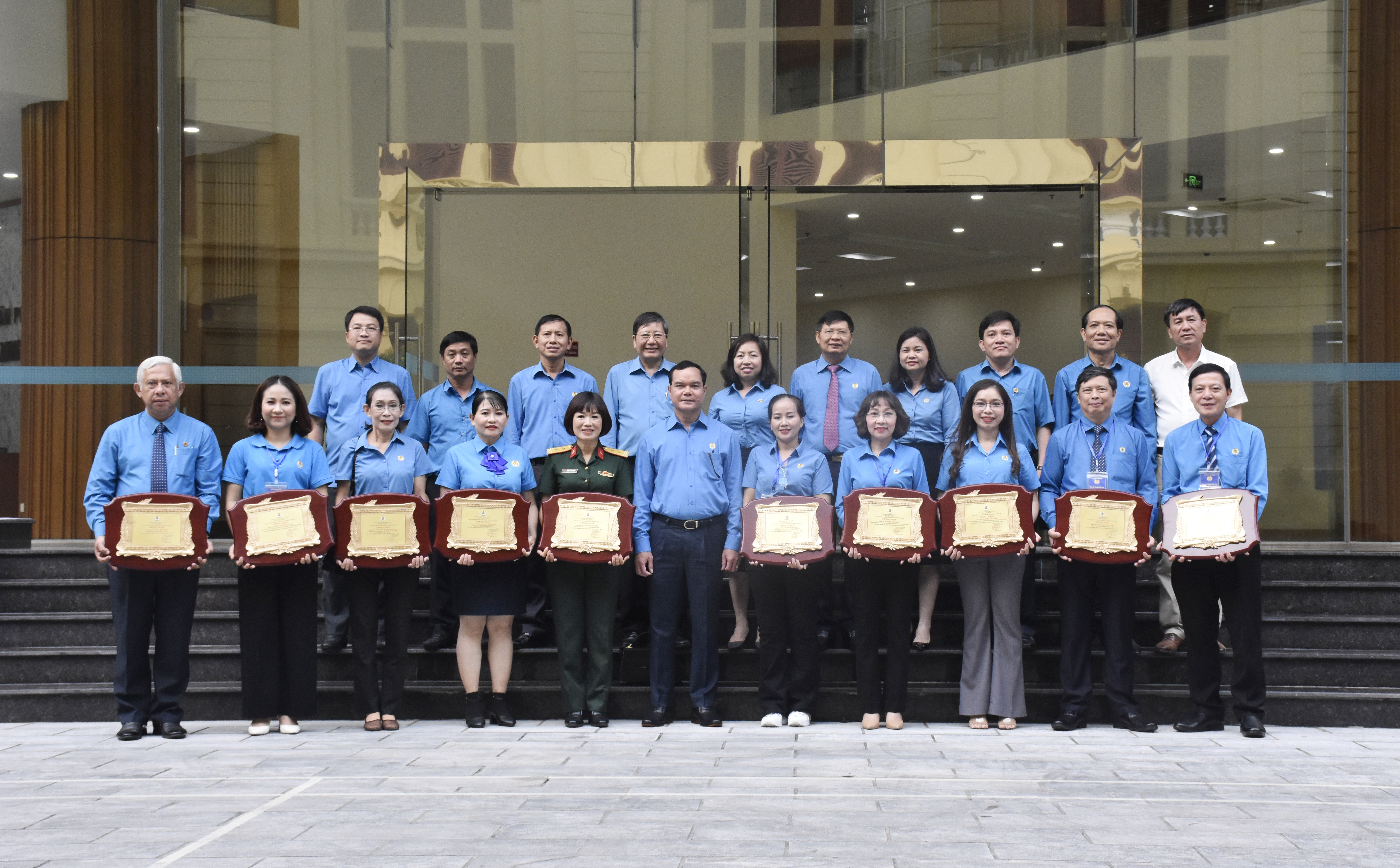 Cán bộ Công đoàn được trao tặng Giải thưởng Nguyễn Văn Linh: Đổi mới, sáng tạo bằng những việc làm cụ thể