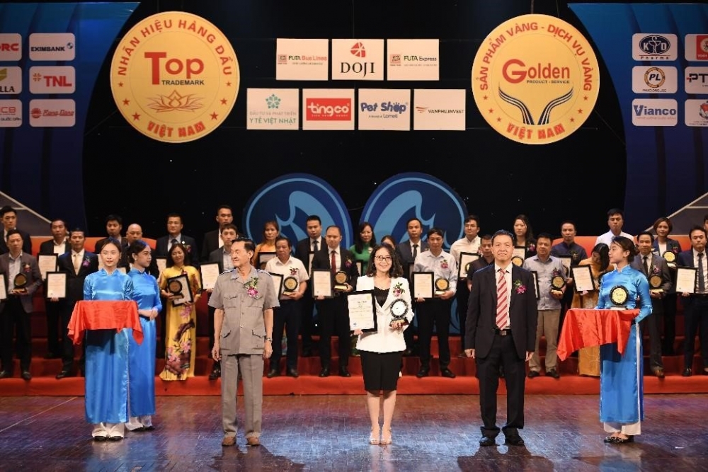 TNL nhận cú đúp giải thưởng top 50 nhãn hiệu hàng đầu và top 10 dịch vụ vàng Việt Nam