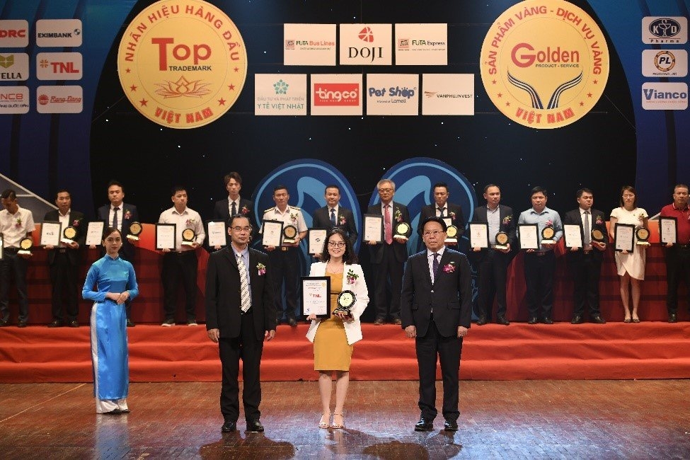 TNL nhận cú đúp giải thưởng top 50 nhãn hiệu hàng đầu và top 10 dịch vụ vàng Việt Nam