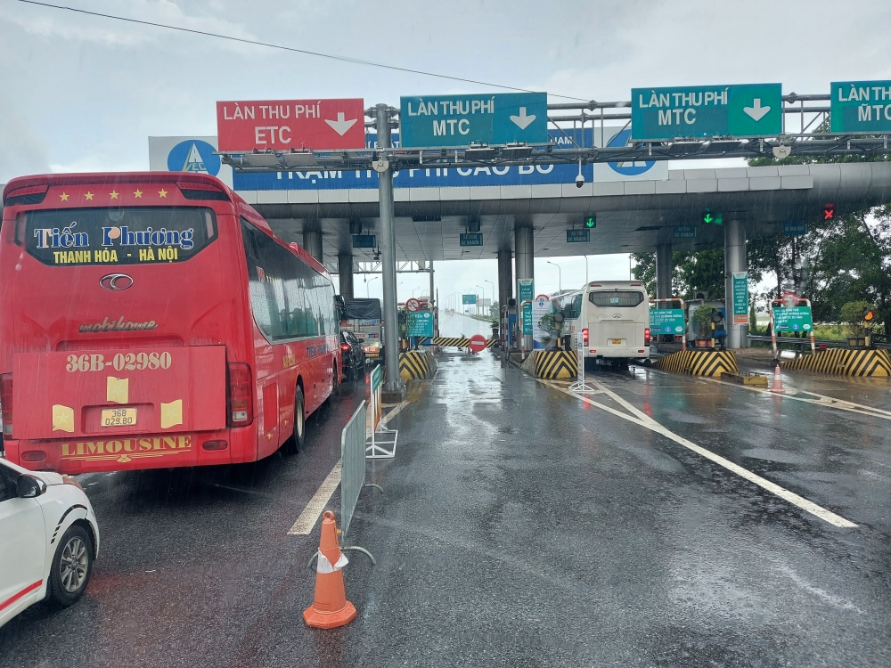 Chuyển đổi tài khoản thu phí không dừng trước 1/10: Các phương tiện phải làm thế nào?