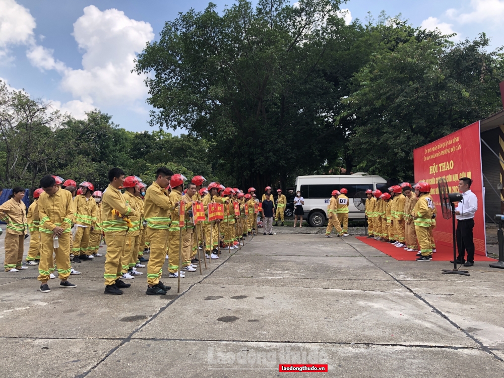 14 đội thi tranh tài tại Hội thao nghiệp vụ chữa cháy và cứu nạn cứu hộ phường Đội Cấn