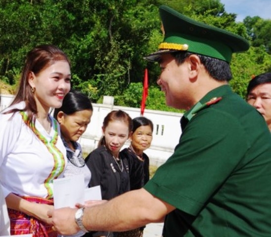 Hà Tĩnh: Tổ chức, tặng quà cho đồng bào dân tộc Chứt dịp Lễ hội Tết Lấp lỗ