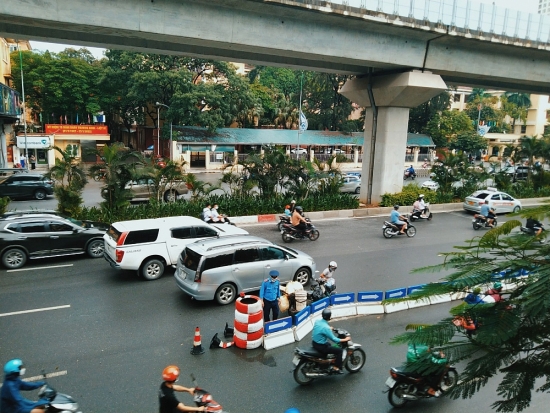 Đường Nguyễn Trãi xảy ra nhiều vụ tai nạn, va quệt vào dải phân cách