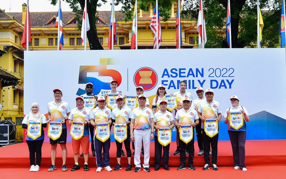 Vun đắp tình hữu nghị, đoàn kết và hợp tác trong Cộng đồng ASEAN