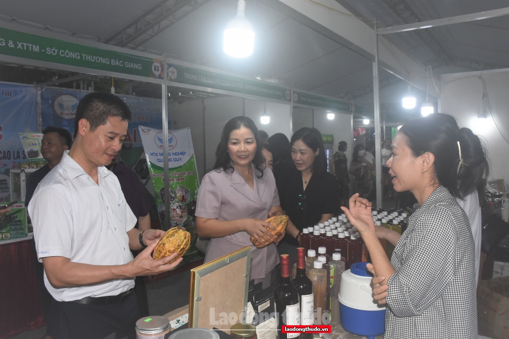 Khai mạc Tuần hàng quảng bá, giới thiệu sản phẩm OCOP, trái cây, nông sản tại Hà Nội