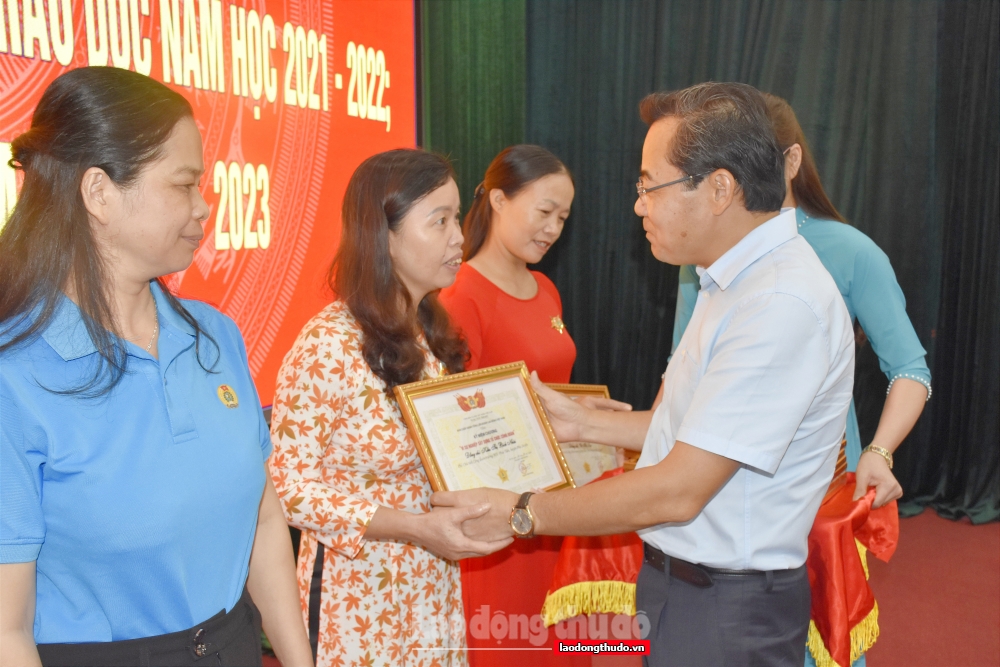 LĐLĐ huyện Phú Xuyên tổng kết công tác Công đoàn khối Giáo dục năm học 2022