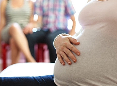 Chế độ thai sản của người mẹ nhờ mang thai hộ