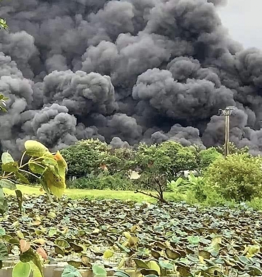 Hà Nội: Cháy xưởng chăn ga gối nệm tại huyện Thường Tín