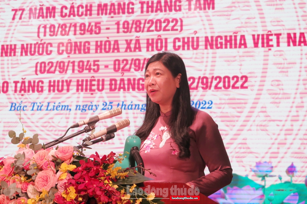 304 đảng viên quận Bắc Từ Liêm được trao tặng Huy hiệu Đảng đợt 2/9
