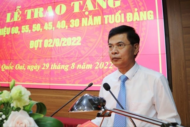 Huyện ủy Quốc Oai trao tặng Huy hiệu Đảng cho 129 đảng viên đợt 2/9