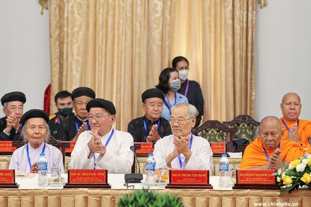 Thủ tướng Chính phủ gặp mặt biểu dương các tổ chức tôn giáo