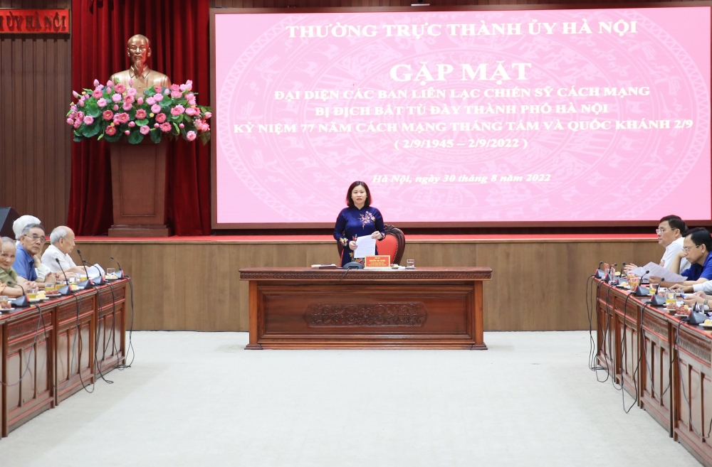 Phó Bí thư Thường trực Thành ủy Nguyễn Thị Tuyến phát biểu tại buổi gặp mặt. (Ảnh: Nguyễn Thái)