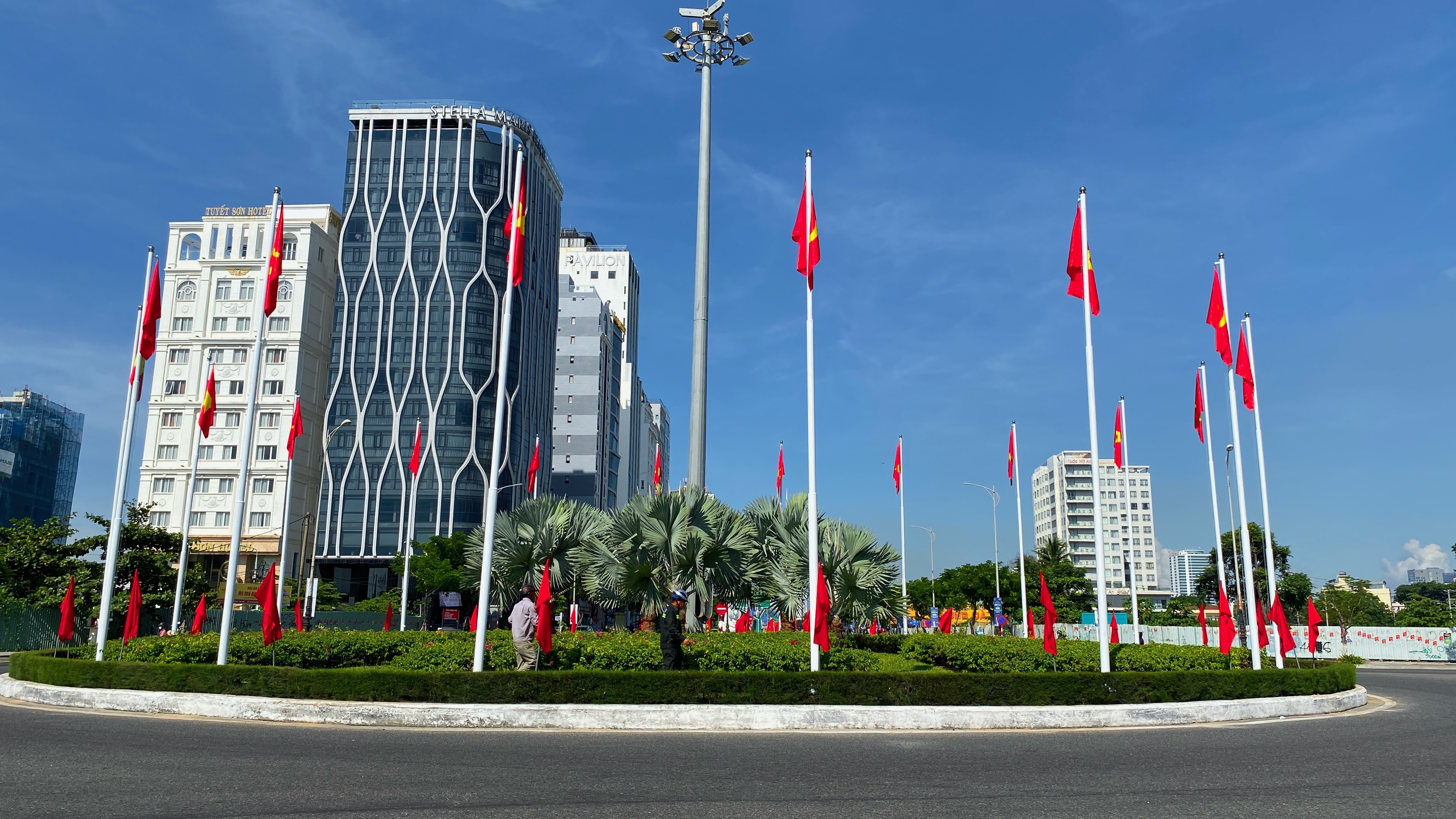 Đà Nẵng rực rỡ sắc cờ đỏ chào mừng Quốc khánh