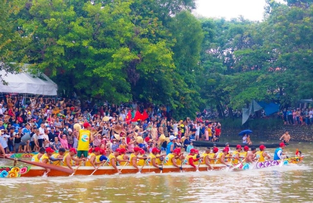 Quảng Bình: Sôi nổi Lễ hội đua thuyền trên sông Kiến Giang
