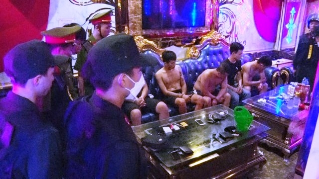 Quảng Bình: Tạm giữ 42 người liên quan tới vụ bay lắc ma túy trong quán karaoke