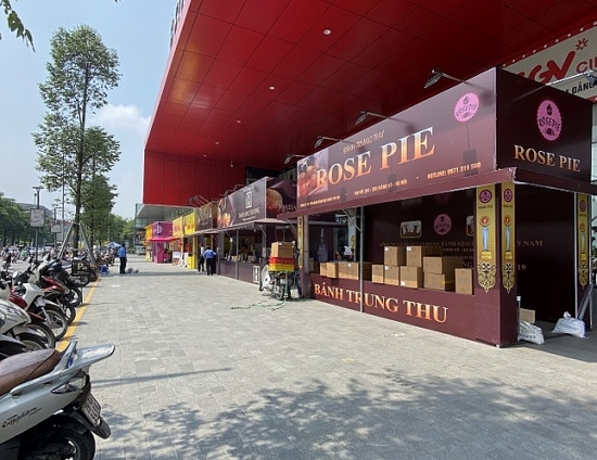 Thị trường bánh Trung thu Hà Nội: Nơi thì đông kín, nơi thì vắng tanh
