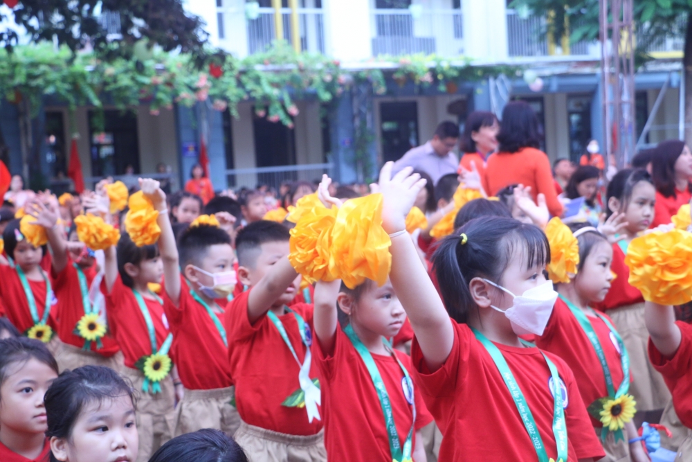 Chủ tịch HĐND Thành phố dự lễ khai giảng tại Trường Tiểu học Đặng Trần Côn