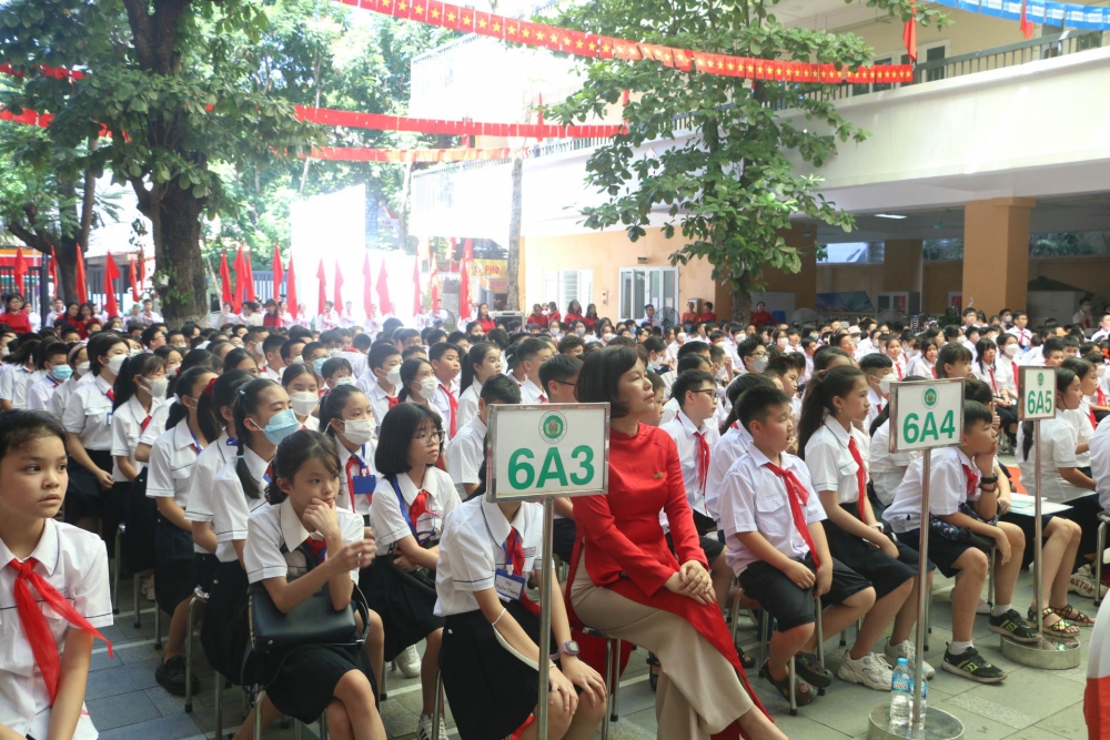 Tổng giám đốc UNESCO đánh trống khai giảng ở ngôi trường hơn 100 năm tuổi của Hà Nội