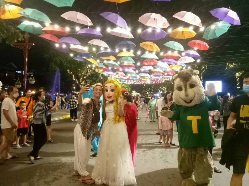 Hơn 100 nghệ sĩ biểu diễn Giao lưu văn hóa Việt - Hàn tại phố đi bộ Trịnh Công Sơn