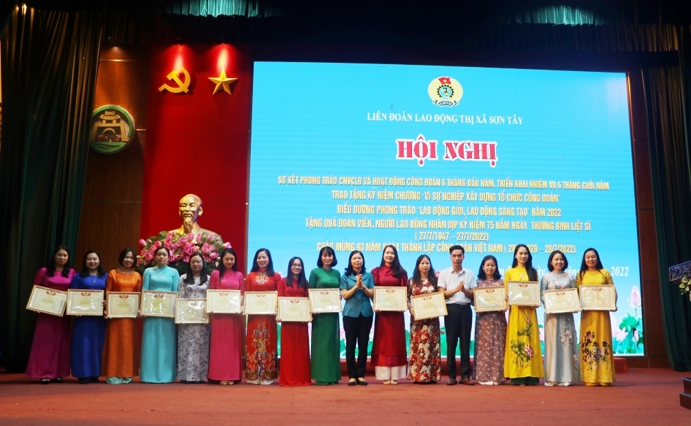 LĐLĐ thị xã Sơn Tây đẩy mạnh các phong trào thi đua yêu nước